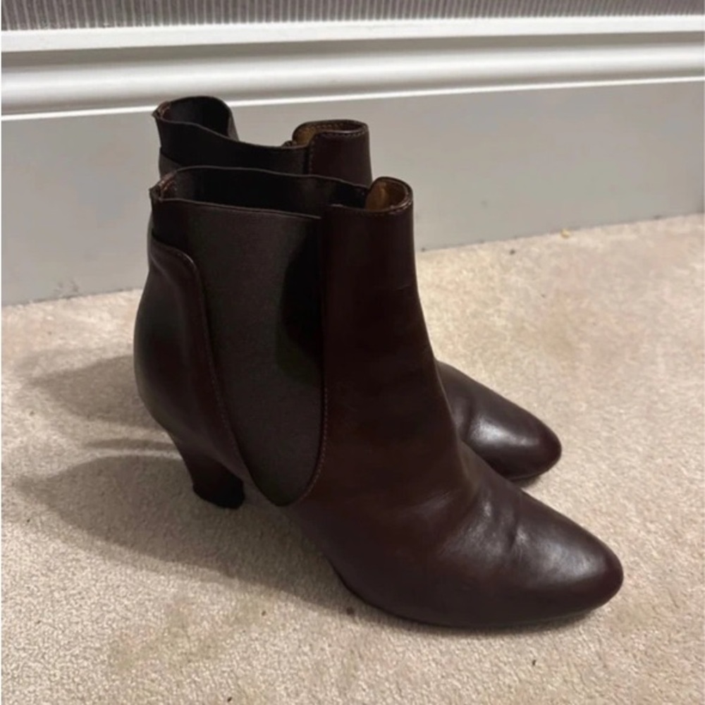 Chic Chocolate Brown Heeled Boots